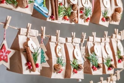A garland advent calendar is a rustic and atmospheric DIY advent calendar!