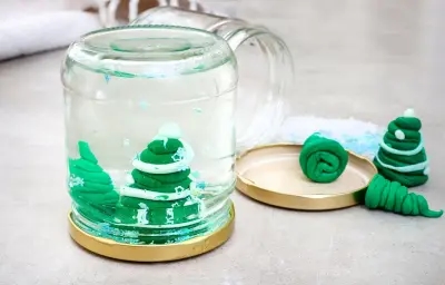 Yes, you CAN make your own snowglobe! This is a fun gift to make, and one that your loved ones will appreciate year after year!